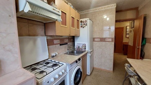 Продается 4-комнатная комнатная ул. Генерала Петрова/ Радостная