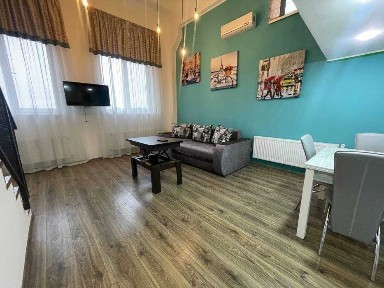 Оренда 3к двоповерхової VIP квартири в центрі міста.