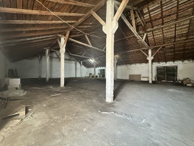 Склад 1200 м. кв Земельна ділянка 0,33 га