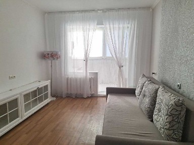 м. Позняки-5хв пішки, вул. Гмирі, 9а. Світла простора 2 кімн з ремонтом