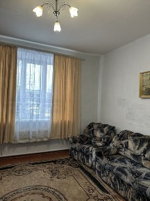 Продам двокімнатну квартиру в центрі міста