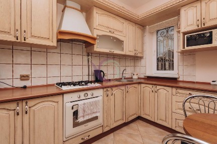 5-к. котедж з ремонтом, і/о та власним подвір'ям за вул. Краматорська