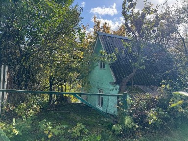 Дача на Цецино неподалік зупинки з заїздом для авто