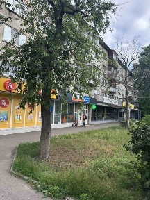 Здам в оренду фасадне приміщення Воскресенський прт. 14 ( Перова) 200м2