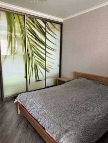 Продам 1-кімн. Олевська вул. 5, 49 м. кв