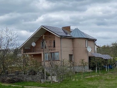 Продам будинок у м. Бар на вул. Сагайдачного з сонячною електростанцією