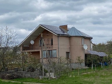 Продам будинок у м. Бар на вул. Сагайдачного з сонячною електростанцією