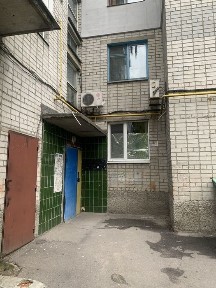 Продам нежитлове приміщення-кабінет 7.6 кв. м по Перемоги, центр