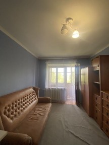 Здається 3 кімнатна на Бердичівській можна на короткий термін.