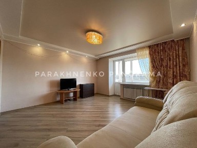 Світла 3-кімнатна в цегляному будинку, Герасима Кондратьєва