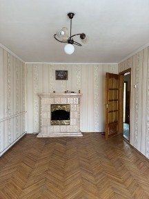 Продаєтья квартира з діючим камином в центрі смт. Міжгірʼі