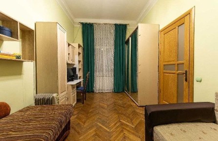 Продаж квартири з приватизованим підвалом у ценрі Львова