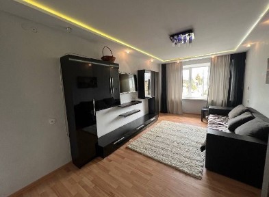 Продам ДЕШЕВО 2-кімнатну квартиру ЦЕНТР вул Карпатська