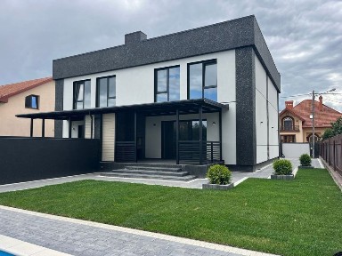 Продаж котеджу з басейном місто Стрий