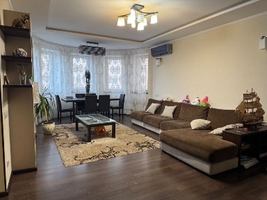 Київ, Печерський, вулиця Голосіївська 13А