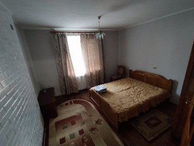 Оренда будинку з гаражем в Закарпатті Виноградів