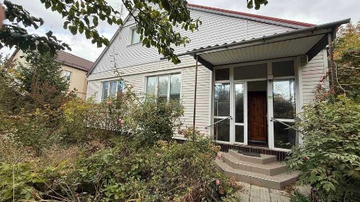 Продам будинок в селі Мачухи. Є відновлення.