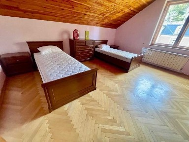 Оренда будинку у Брюховичах біля лісу