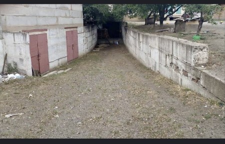 Продам складскую территорию+ (Квартира в центре)