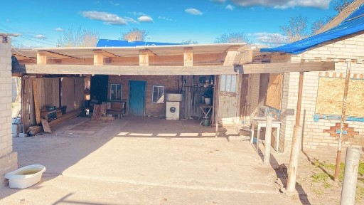 Продаж землі з будинком