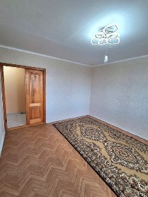 Продається 3-х кімнатна квартира по вул. Скальда