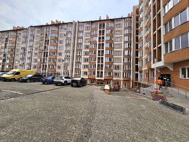 Простора новобудова на Г. Майдану!