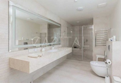 VIP маєток біля Києва: озеро, СПА, гостевий будинок