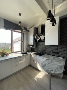 2 кімнатна квартира біля Міського Озера