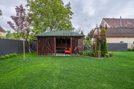 Продажа дома, ул. Садовая, Дарницкий район, Осокорки, с бомбоубежищем