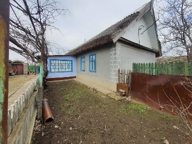 Продам дом и 25 соток земли.