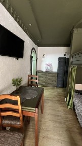 Продаж двохвімнатної квартири від власника з ремонтом і меблями.