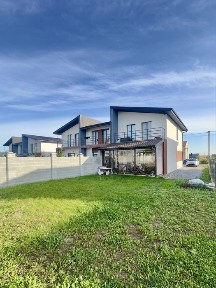 Стильний котедж у Білій Криниці з РЕМОНТОМ!