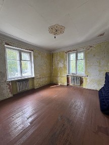 Прдається двокімнатна квартира в центрі