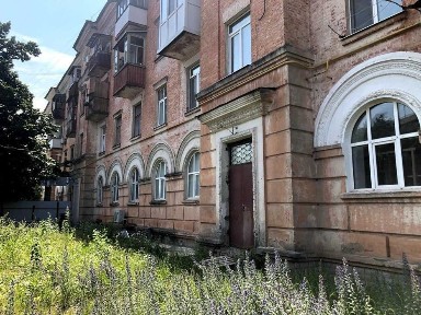 83м2 - зупинка Клініка фасад Олександрійського б-ру