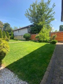 Вишуканий будинок з ремонтом та меблями