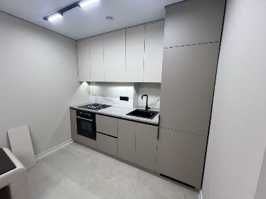 Продається простора 2 км квартира і кухня студія