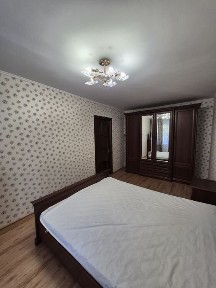 Оренда трикімнатної квартири рн парк 