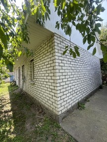 Будинок новий. Та будинок старий на одній ділянці. Градизьк.