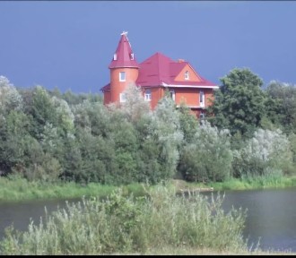 Продаж 3-поверхового будинку