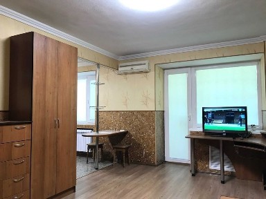 Здається 1-кімнатна квартира - студія, вул. Зодчих, 70. Власник