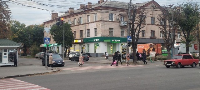 Оренда магазину Смiлянська 96 BEERLOGA