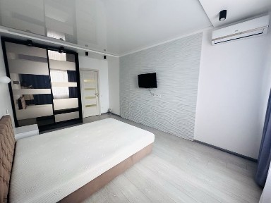 Оренда простороі квартири - центр, автономне газове