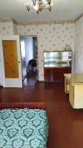 Продається 2-кімнатна квартира в районі лікарні