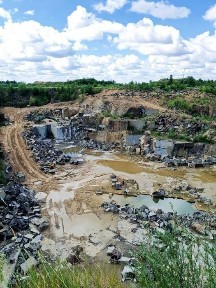Продаж гранітного кар'єру.