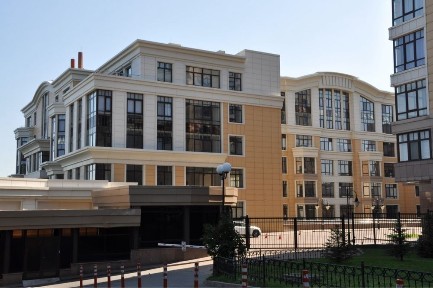 Київ, Печерський, вулиця Михайла Грушевського 9Б