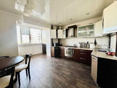 Продам 4 кімнатну квартиру з індивідуальним опаленням в Центрі міста!