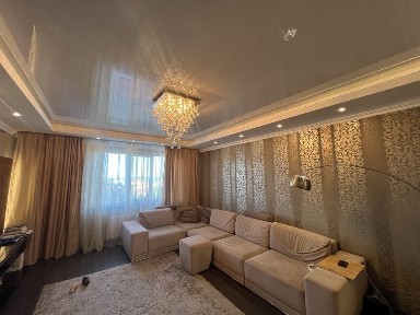 Продам люксову 3-кімнатну квартиру на Казбетi!