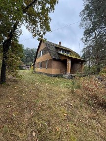 Окремий будинок в селі Мости