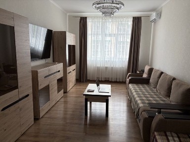 Київ, Печерський, вулиця Саперне Поле 12