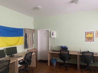 Офісне приміщення в центрі міста. Постійне світло.